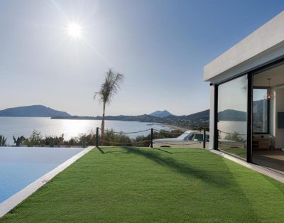 Maura Villa