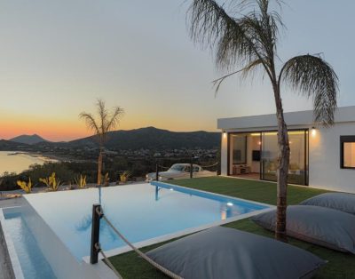 Maura Villa