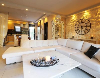 Tina Holiday House