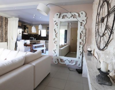 Tina Holiday House