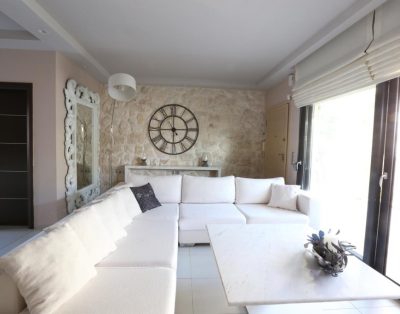 Tina Holiday House
