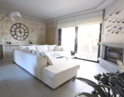 Tina Holiday House