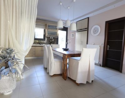 Tina Holiday House