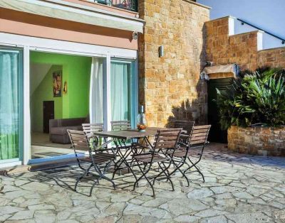 Sapphire Holiday House