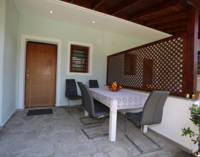 Faros Holiday House