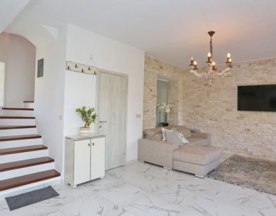 Faros Holiday House