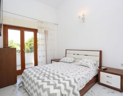 Faros Holiday House