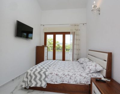 Faros Holiday House